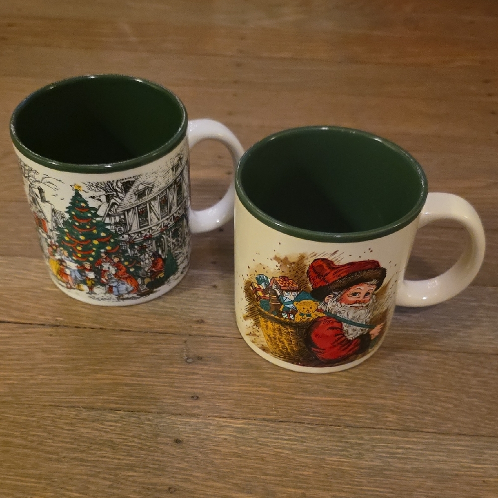 Marvelous Mugs/ Potpourri Press- VTG Set Of 2 Christmas Tree Caroler & Santa